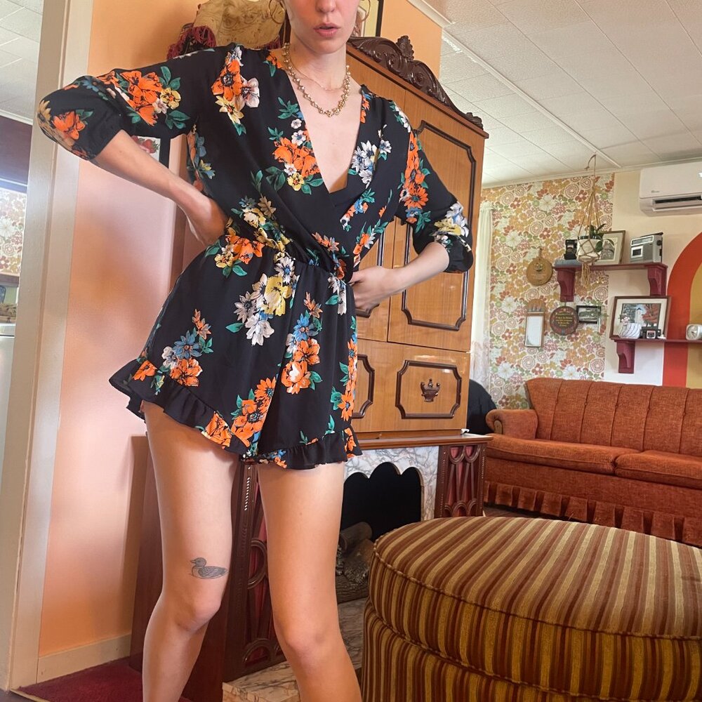 Floral plunge V neck Romper!